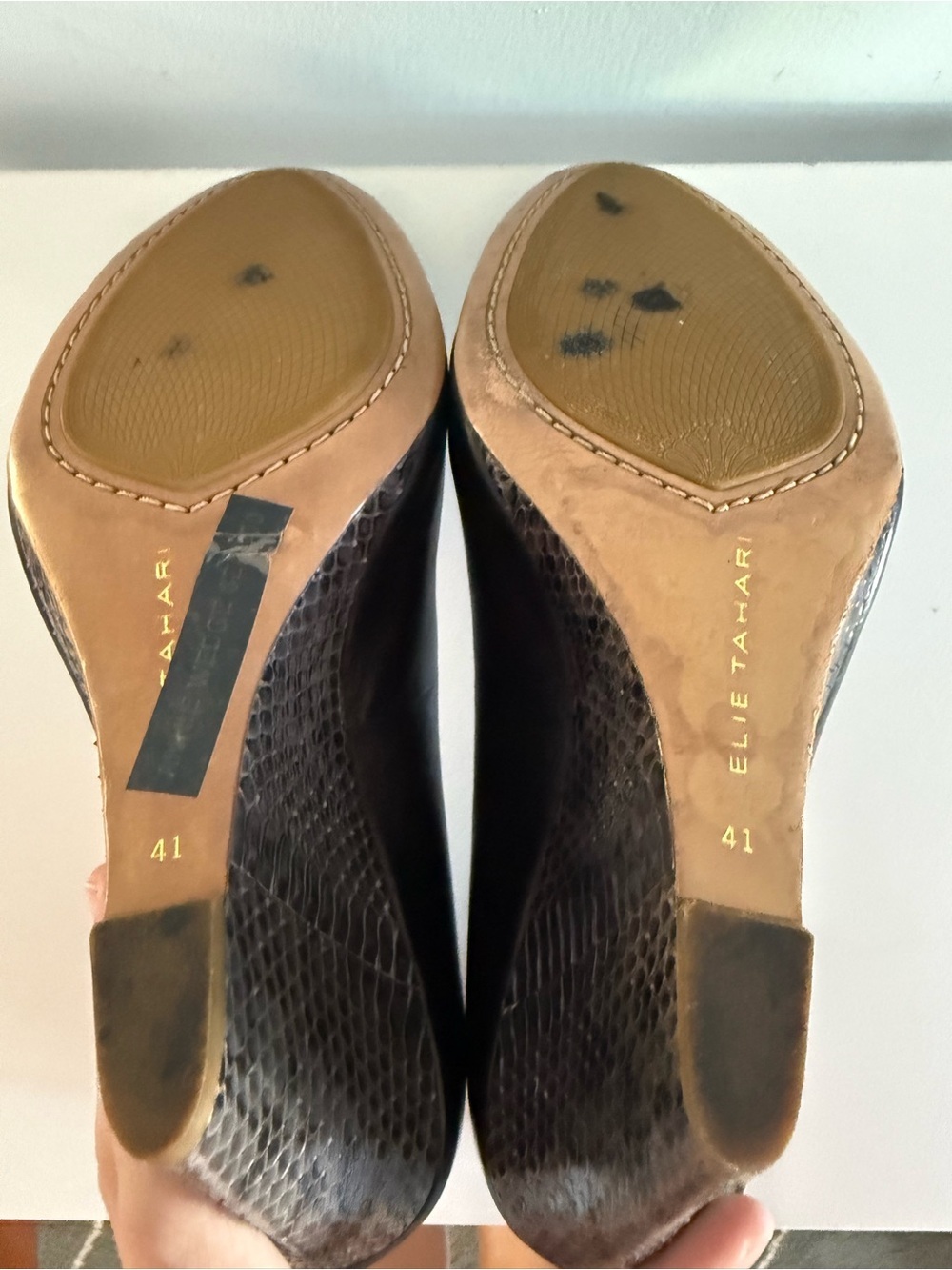 Elie Tahari Black Leather Round Toe Pumps Heels size 41 10/10.5 - Picture 4 of 6